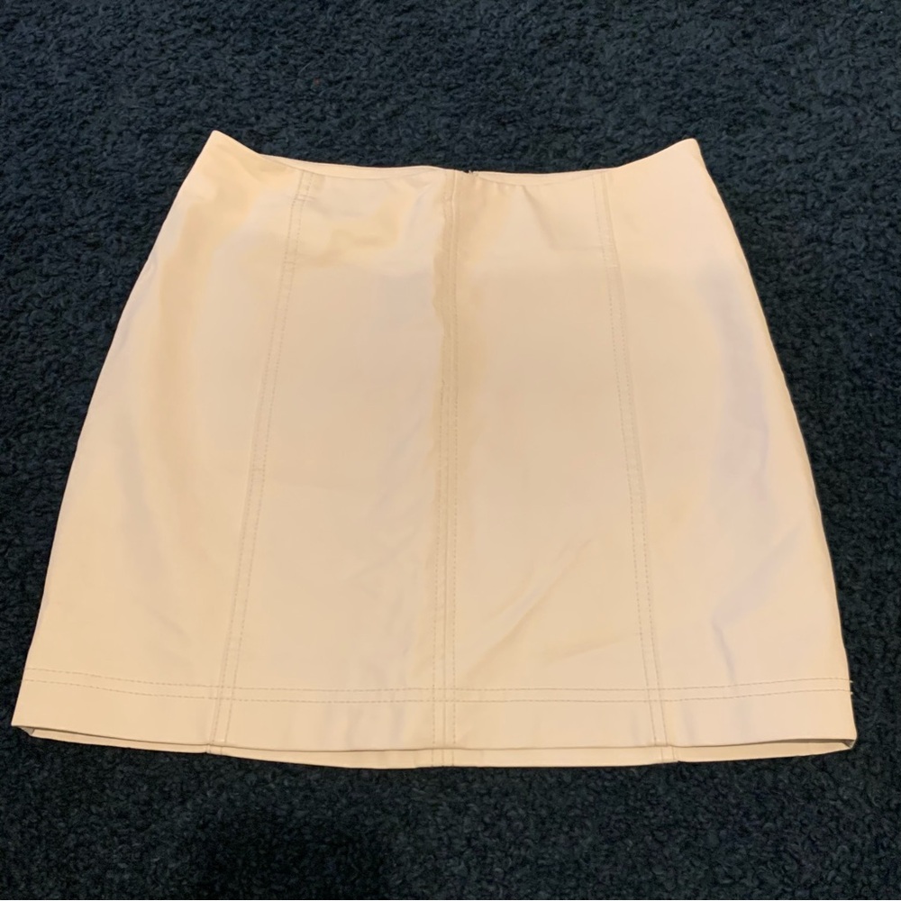 Vegan Faux Leather White Mini Skirt, size 4